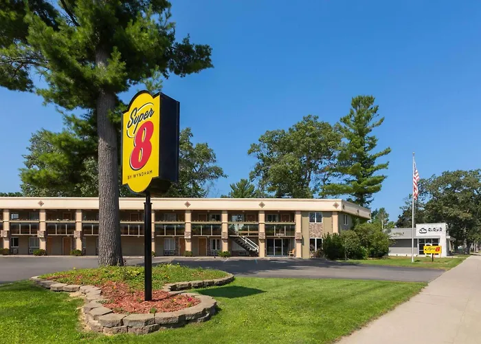 Super 8 By Wyndham Traverse City